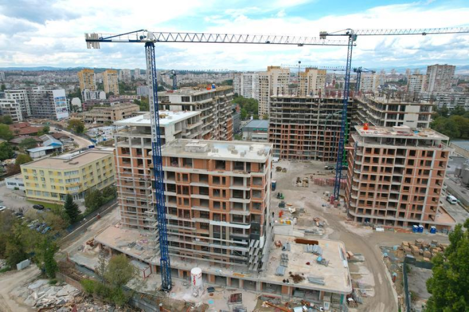 Жилищният пазар се променя: Пловдив ускорява, София забавя строителството