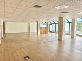 Под Наем Офис в Офис Сгради София Студентски град  -  4655 EUR